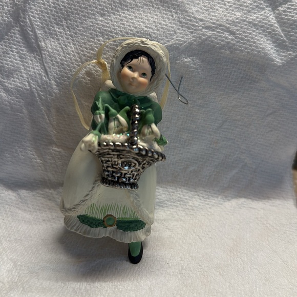 Hallmark 1997 Snowdrop Angel - Picture 4 of 4